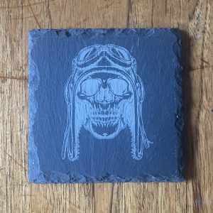 Leisteen Onderzetter Skull Pilot